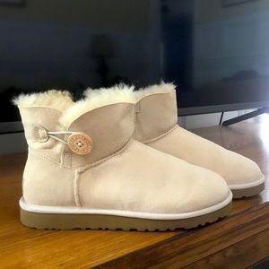UGG Mini Bailey Button - MINT